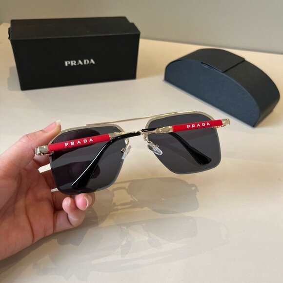 Prada polarized sunglasses - Picture 5 of 9